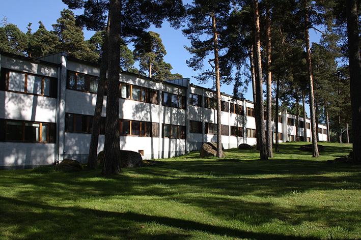 Asuinkerrostalo Honkala Sunilassa. Alvar Aallon suunnittelema.
